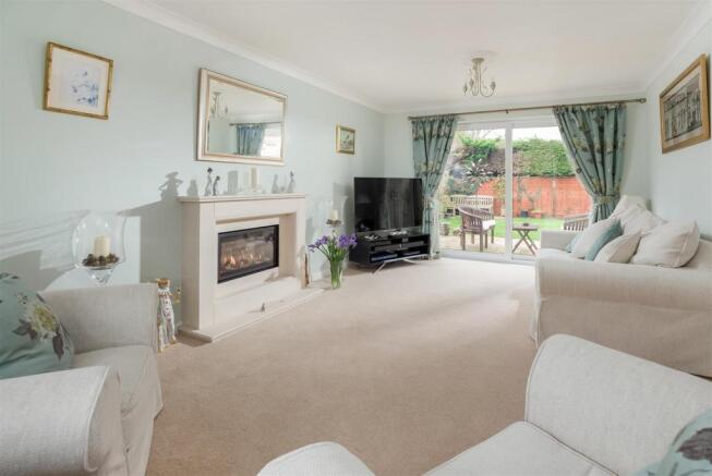 4 Walnut Close-21.jpg