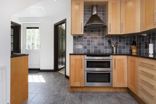 4 bed Detached for sale Image 12