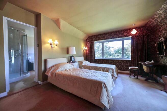 Master Bedroom (1).jpg