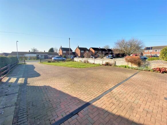 Extensive Block Paved Driveway 214