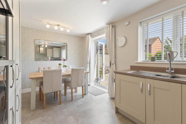 3 bed Semi-Detached for sale Image 4