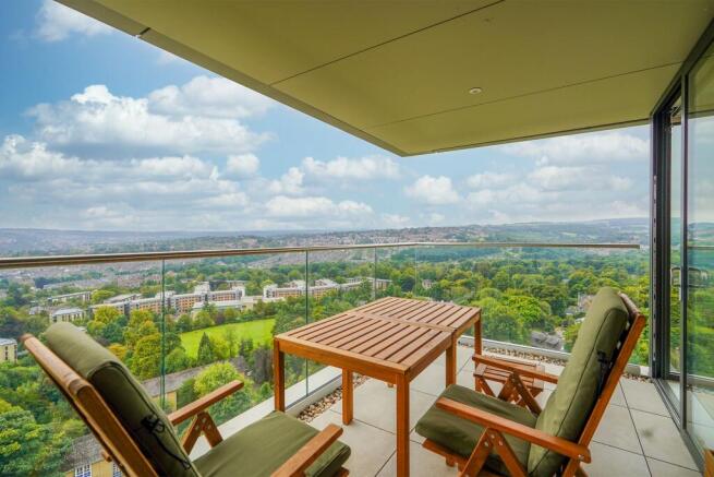 2 bed Apartment to rent Image 4