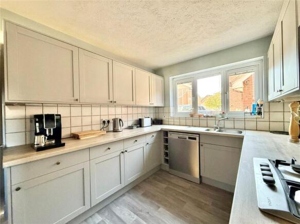 Dutchells Way, Willingdon, Eastbourne, BN22 photo 4
