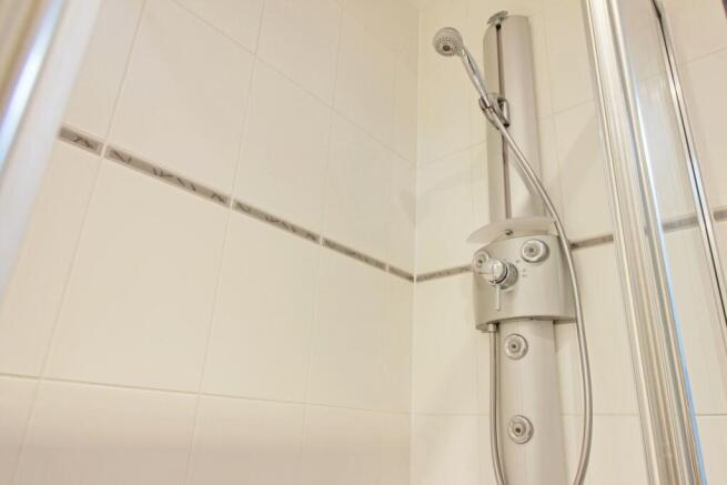 Bedroom 2 Ensuite Jack-and-Jill Bathroom