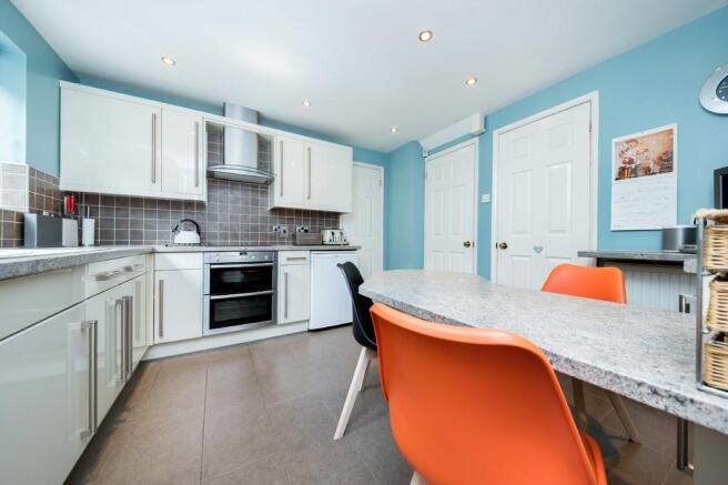 Kitchen/Breakfast...