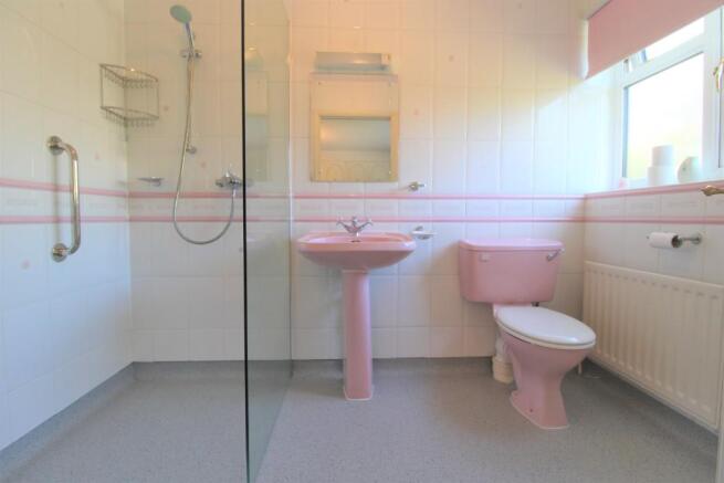 En suite shower rm