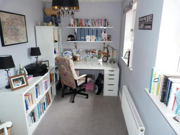 BEDROOM/STUDY