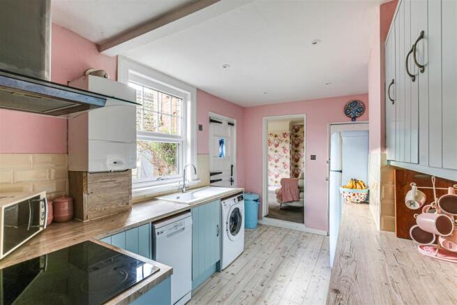 8 Kitchen.jpg
