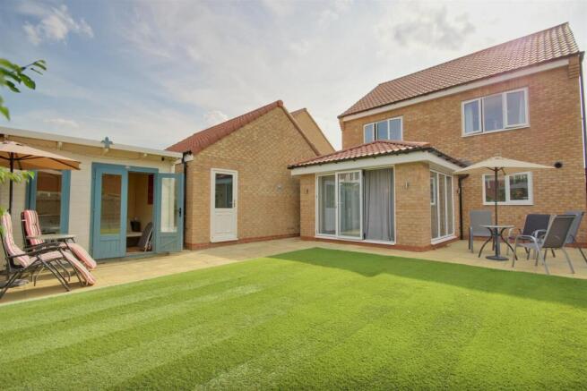 4 bed Detached for sale Image 11