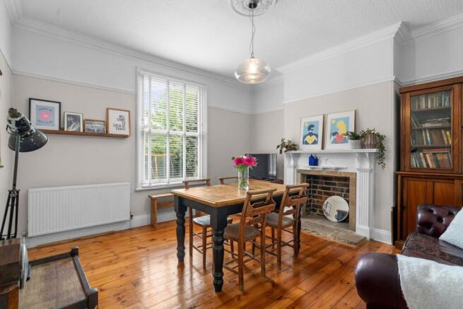 5 bed Semi-Detached for sale Image 8