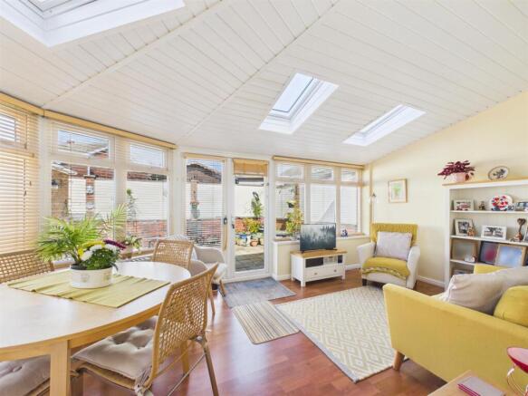 Dining/living: