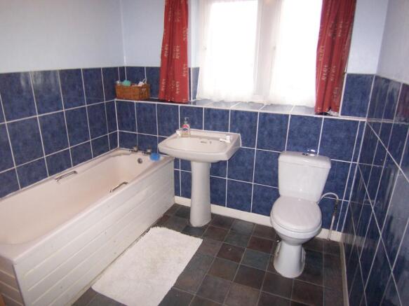 FAMILY BATHROOM