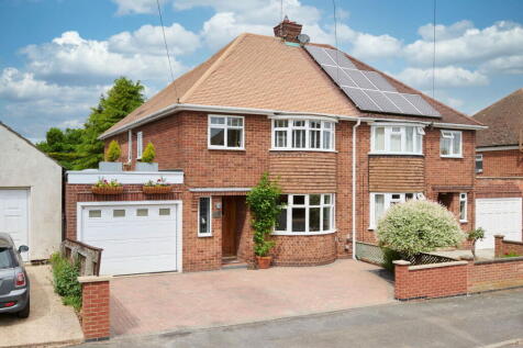 Park Avenue, Rushden, NN10 9NR