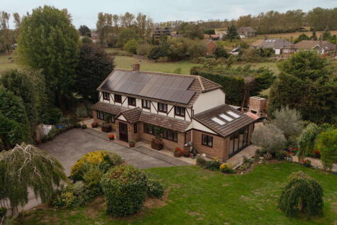 Crayburne, Betsham, Gravesend, DA13 9PB