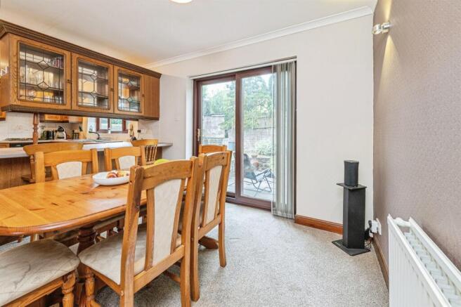 4 bed Detached for sale Image 8