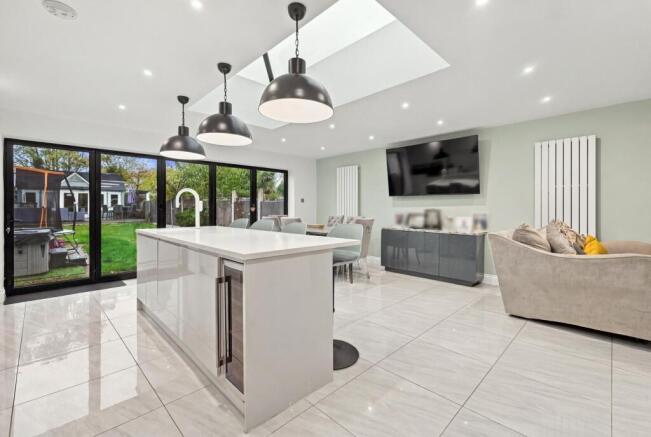 3-bed semi-detached on Lancaster Drive, Hornchurch, RM12 5ST, £585,000