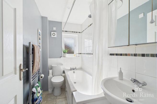 4 bed Semi-Detached for sale Image 12