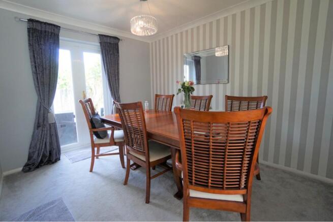 Lounge/Dining Room