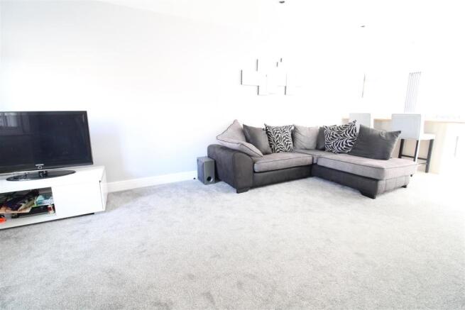 LOUNGE & DINING
