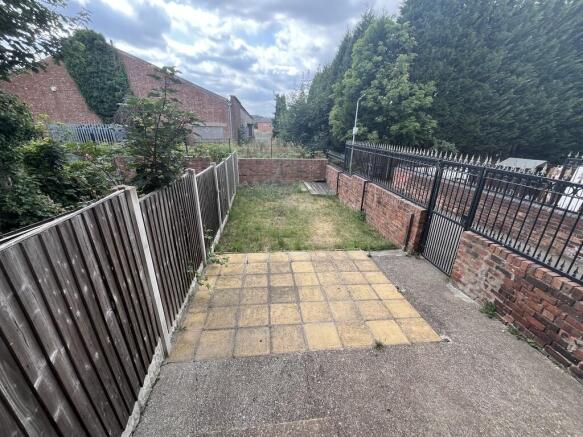 3 bed Terraced to rent Image 5