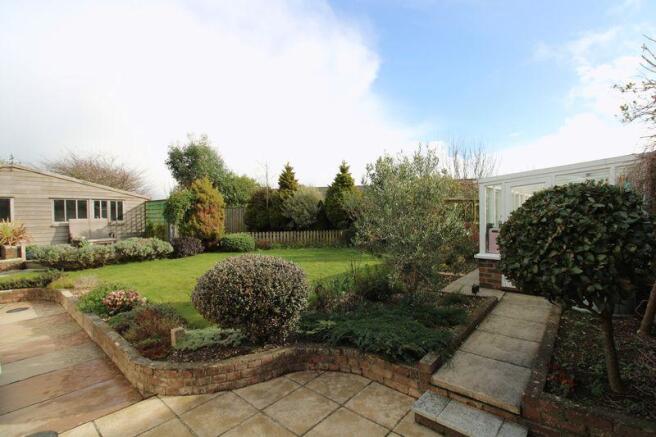 Landscaped gar...