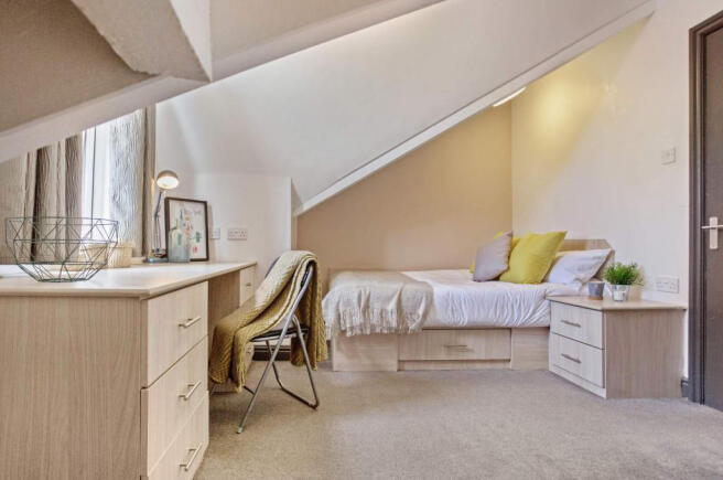 4 bed Flat to rent Image 4