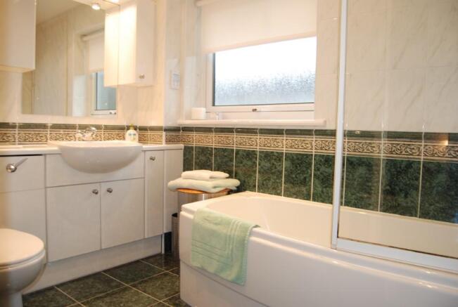 FAMILY BATHROOM