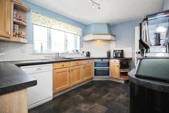 4 bed Detached for sale Image 4
