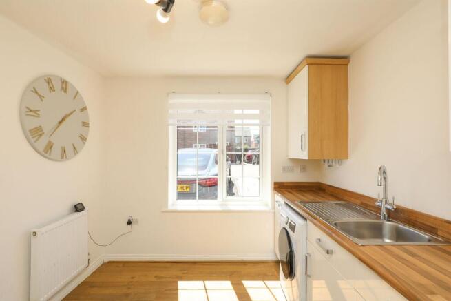 3 bed Semi-Detached for sale Image 6