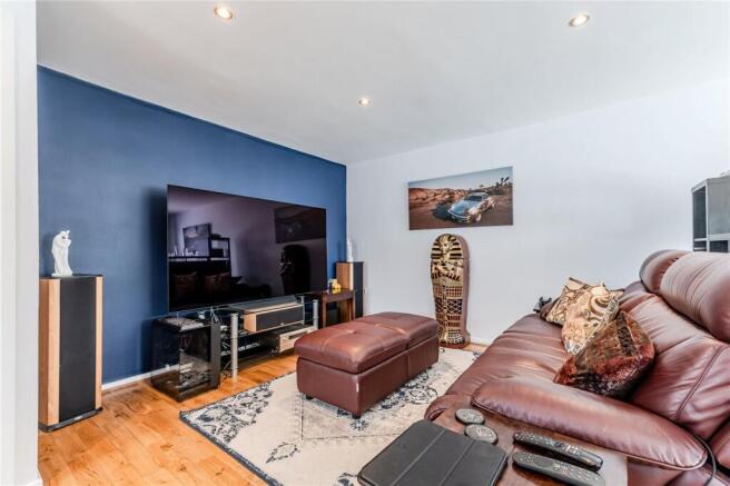 2 bed Apartment for sale Image 12