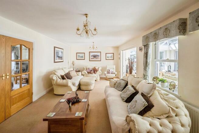 4 bed Detached for sale Image 5