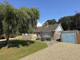 Woodlawn, Stonehills, Fawley SO45 1DU
