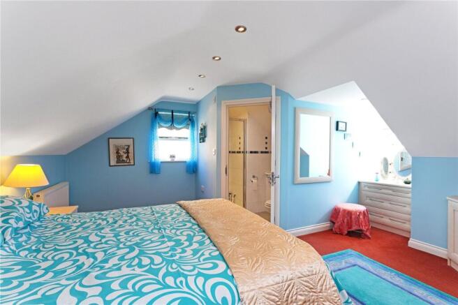5 bed Detached for sale Image 9