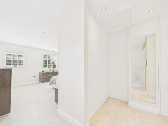 5 bed Detached for sale Image 10