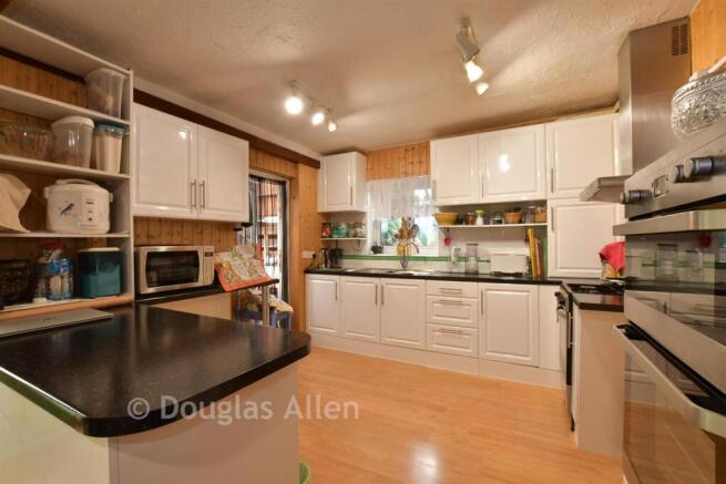 Kitchen/ Breakfast Room