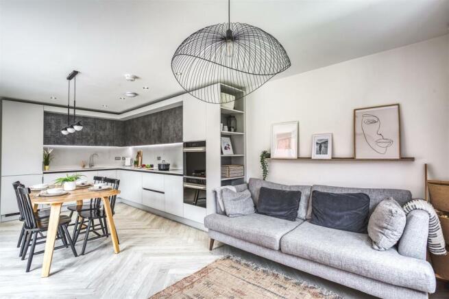 Living Kitchen/Dining Room