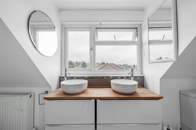 Bathroom 2.jpg