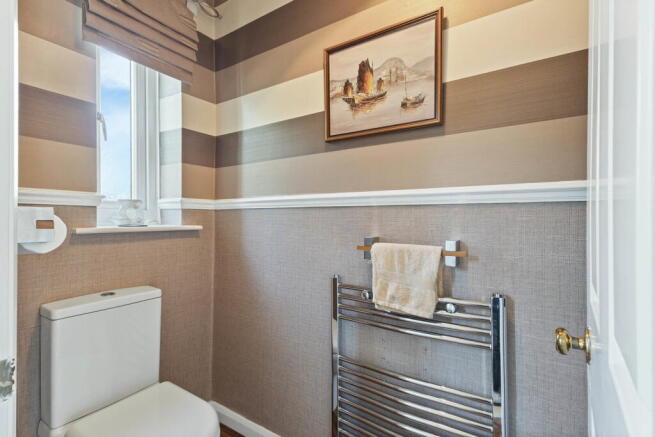4 bed Detached for sale Image 11