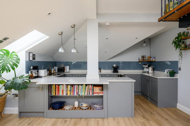 2 bed Apartment for sale Image 6