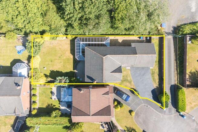 5 bed Detached for sale Image 11