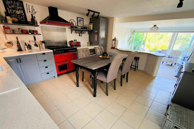 KITCHEN/BREAKFAST ROOM