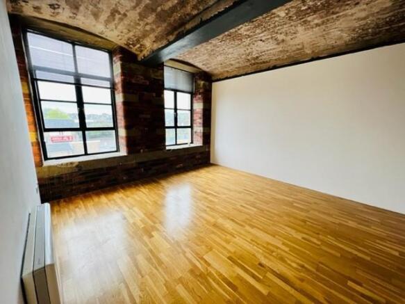 OPEN PLAN LOUNGE