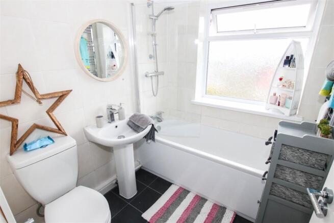 FIRST FLOOR BATHROOM
