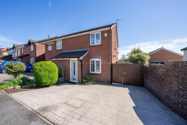 Garrick Drive, Thornhill, HernCrabtree (2).jpg