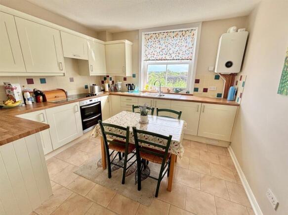 KITCHEN2.jpg