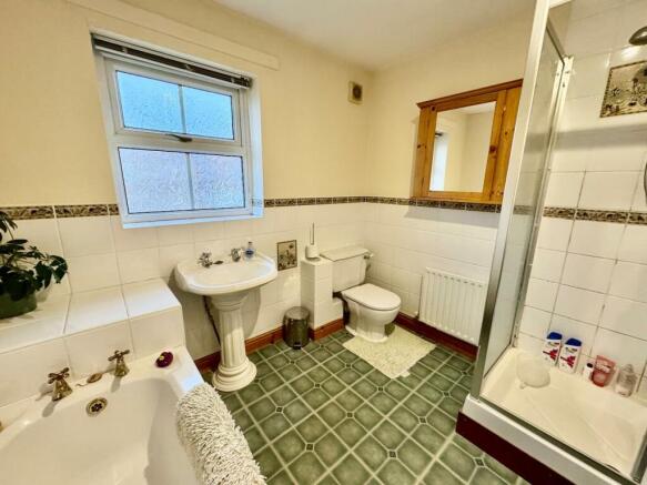 FAMILY BATHROOM