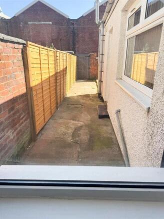 3 bed Terraced for sale Image 10