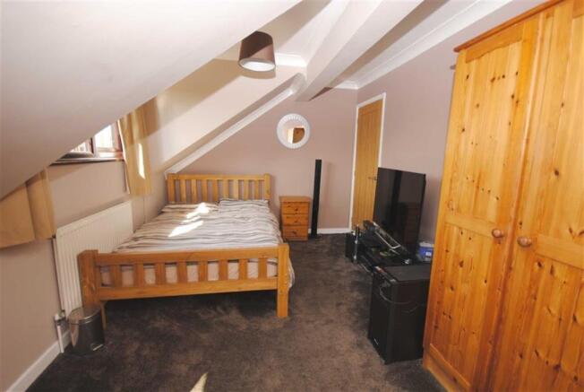 BEDROOM 2