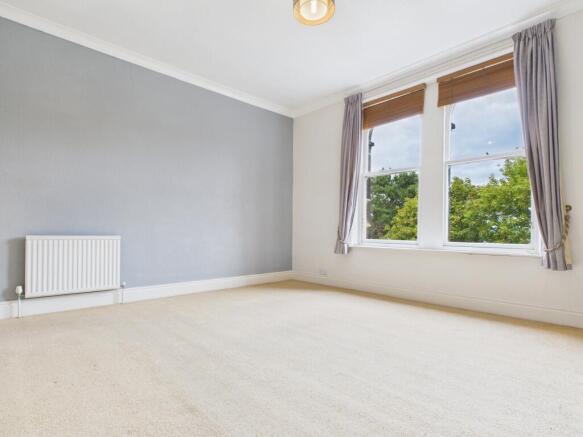 2 bed Flat to rent Image 4