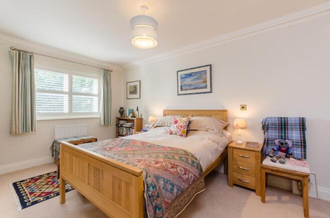 4 bed House for sale Image 8